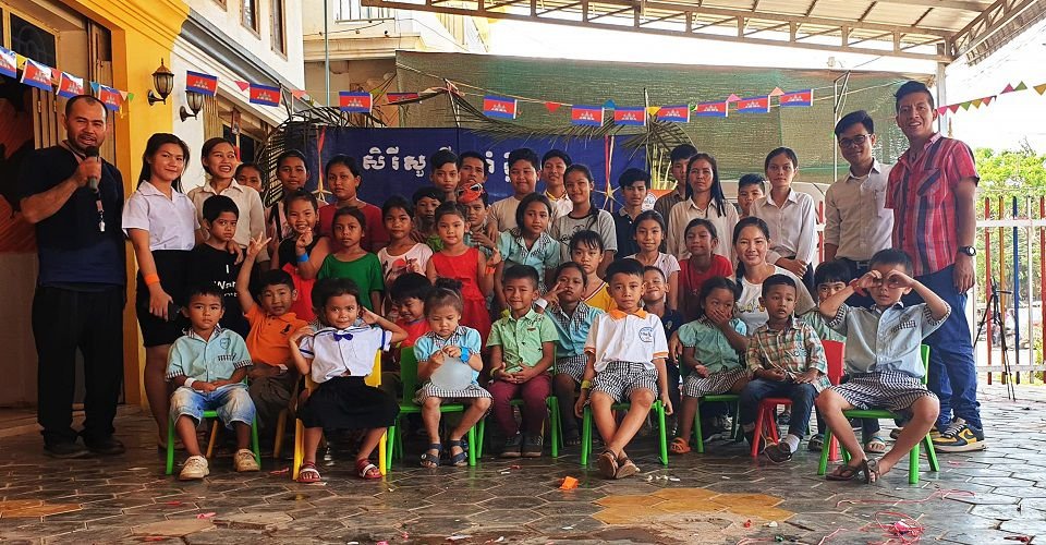 teaching english, teach english, volunteer as a teacher in Cambodia, smile academy