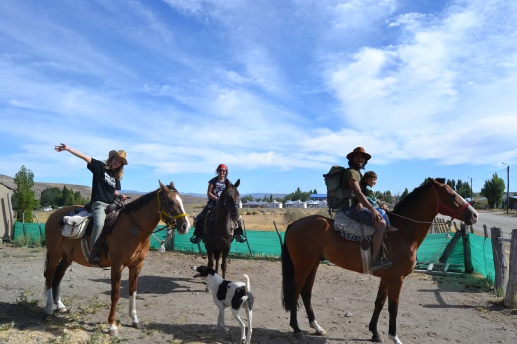 volunteering, horses, wwoof, workaway, nomads, digital nomads, travelling with horses