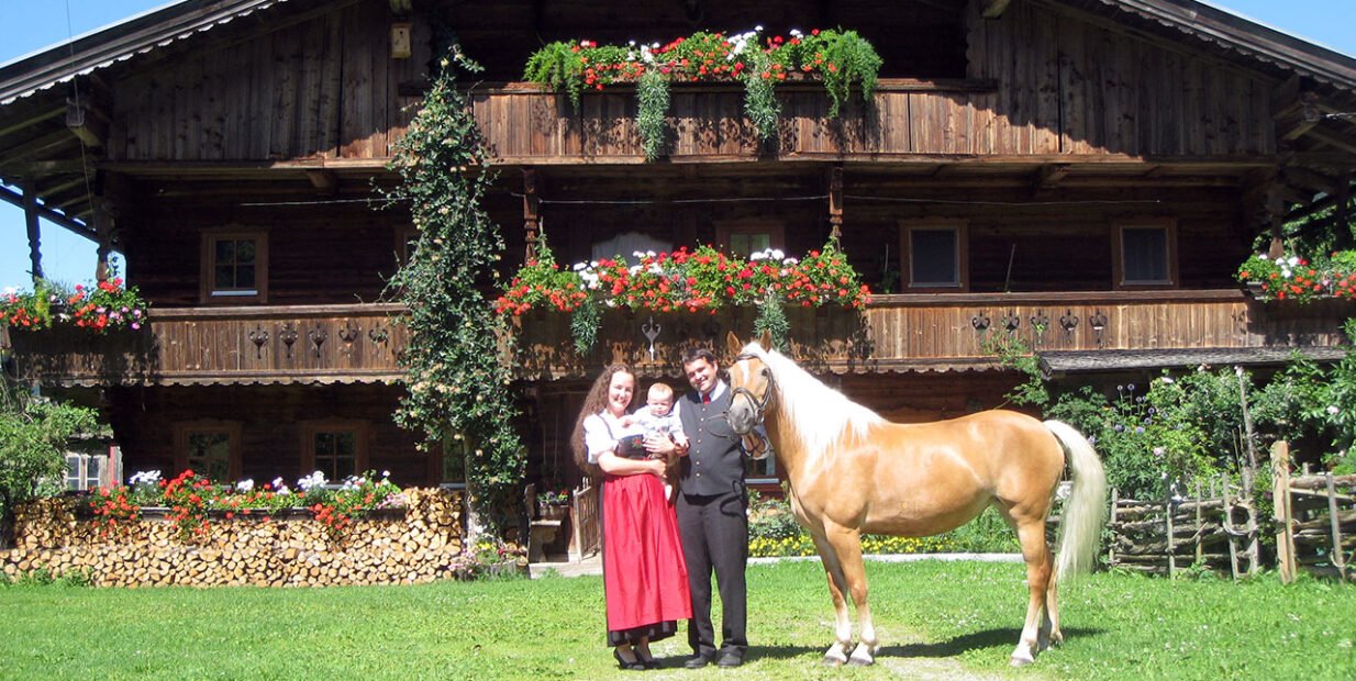 volunteering, volunteer, voluntouring, voluntourism, exchange, food and accommodation, host exchange, free hospitality, kids, children, farmhouse, farm austria