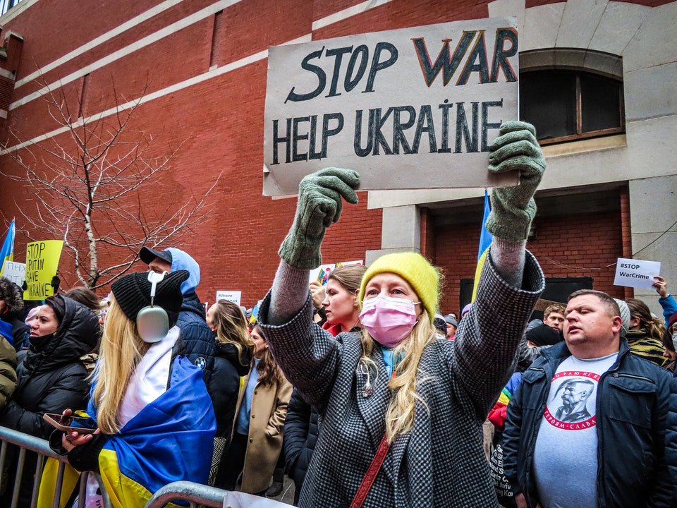 how to help the people of Ukraine, Ukrainians, stop the war, Putin, protest, march, peace