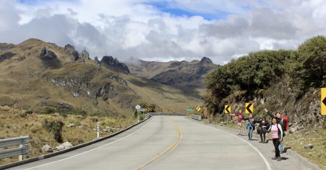 Travellers hitchhiking on a mountain road, image connected to Hitchgathering, hitchhiking communities, slow travel and alternative travel in Europe.