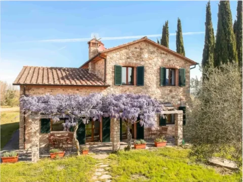 Stone farmhouse for olive harvest volunteering in Umbria, Italy