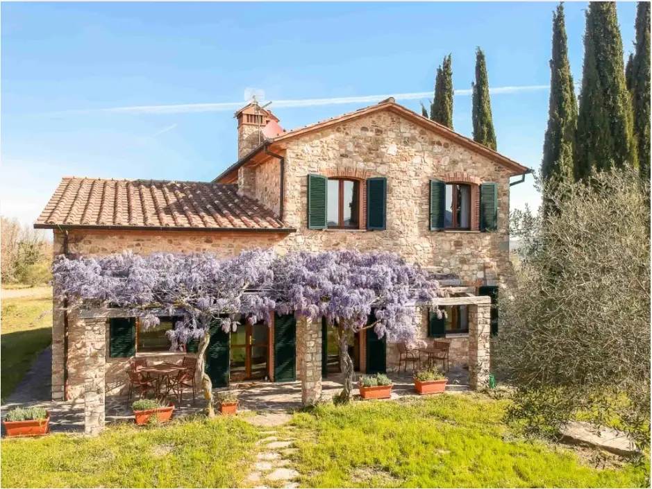 Stone farmhouse for olive harvest volunteering in Umbria, Italy
